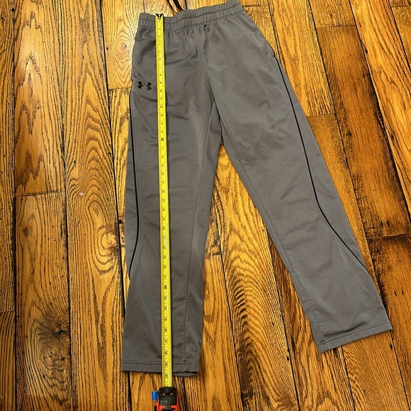 UNDER ARMOUR LOOSE FIT GREY MENS ATHLETIC PANTS WITH BLACK PIPING SIZE SMALL - Picture 7 of 9